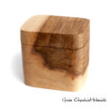 Drewniane, ręcznie robione pudełko na pierścionek