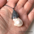 Barokowa perła w oksydowanym srebrze