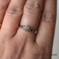 Srebrny pierścionek z surowym diamentem i brylantami