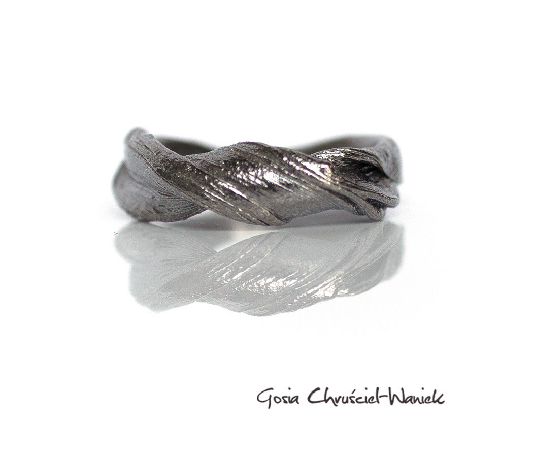Organiczny srebrny pierścień z kolekcji Unique