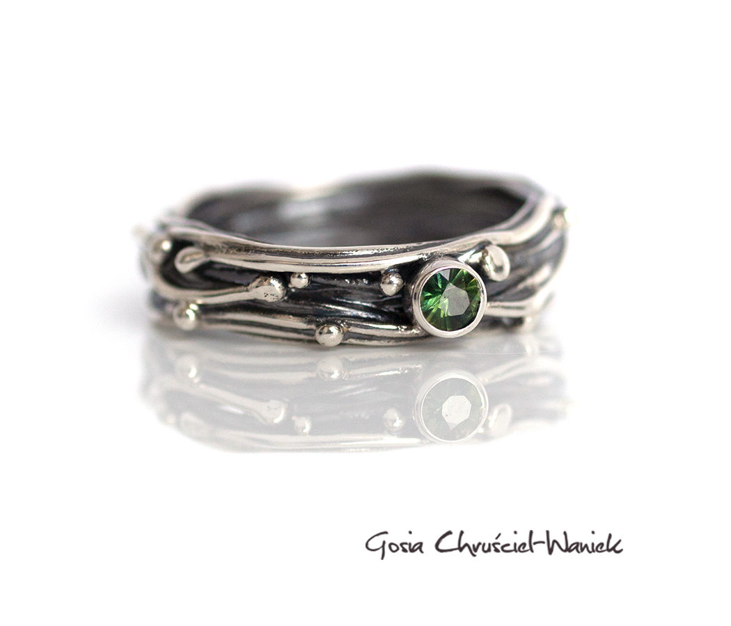Srebrny pierścionek gniazdo z zielonym szafirem