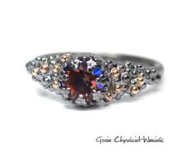 Unikalny topaz mistyczny ze złotymi kuleczkami