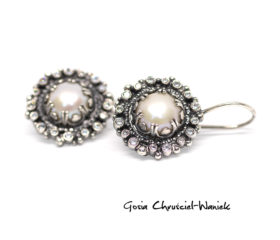 Efektowne kolczyki z perłami i cyrkoniami