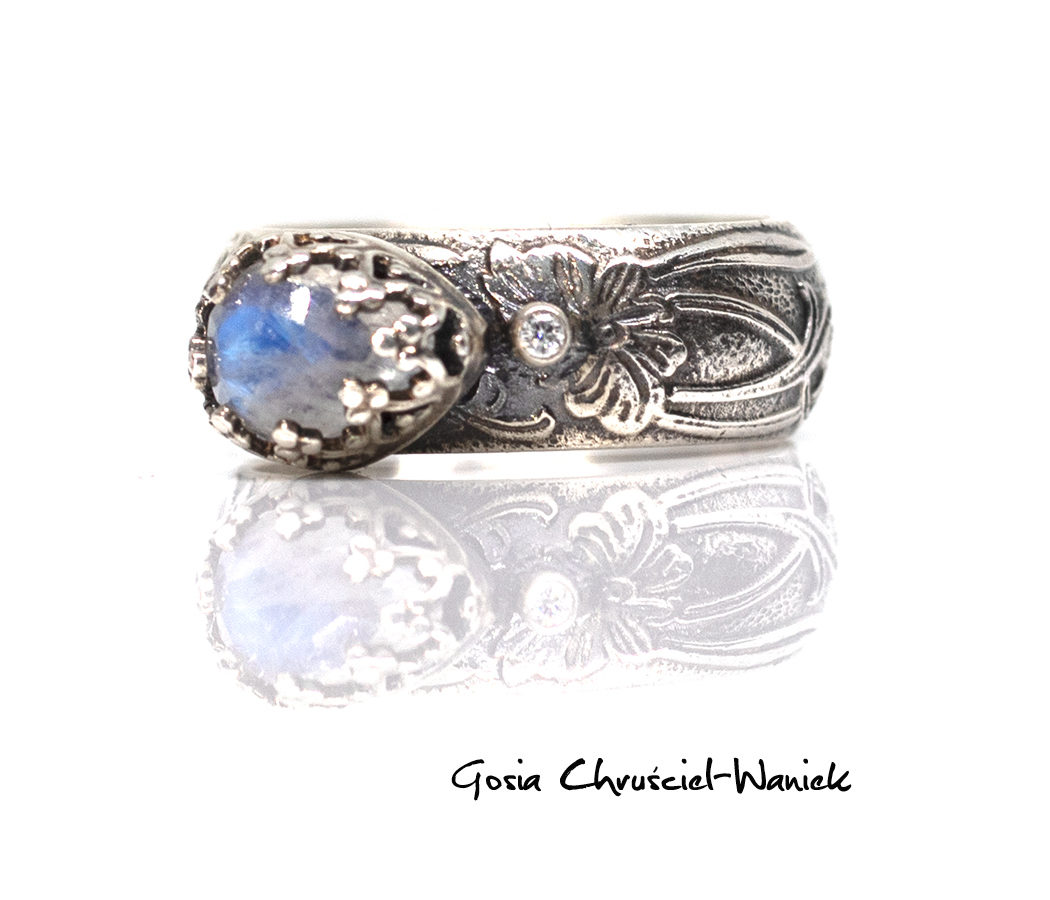 Pierścionek z moonstonem i moissanitem Pierścionek z moonstonem i moissanitem