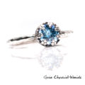 Pierścionek z piękną cyrkonią imitującą akwamaryn