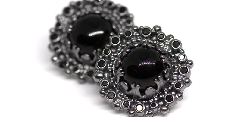 Efektowne kolczyki z onyksami i cyrkoniami