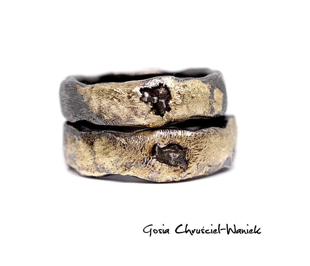 Obrączki ze srebra zdobione złotem i meteorytami