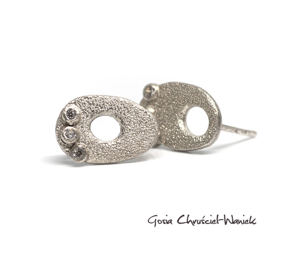 Asymetryczne kolczyki sztyfty z moissanitami