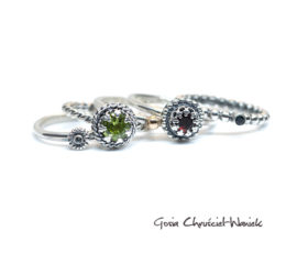 Zestaw pierścionków w stylu retro z oliwinem, granatem, szafirem i aleksandrytem