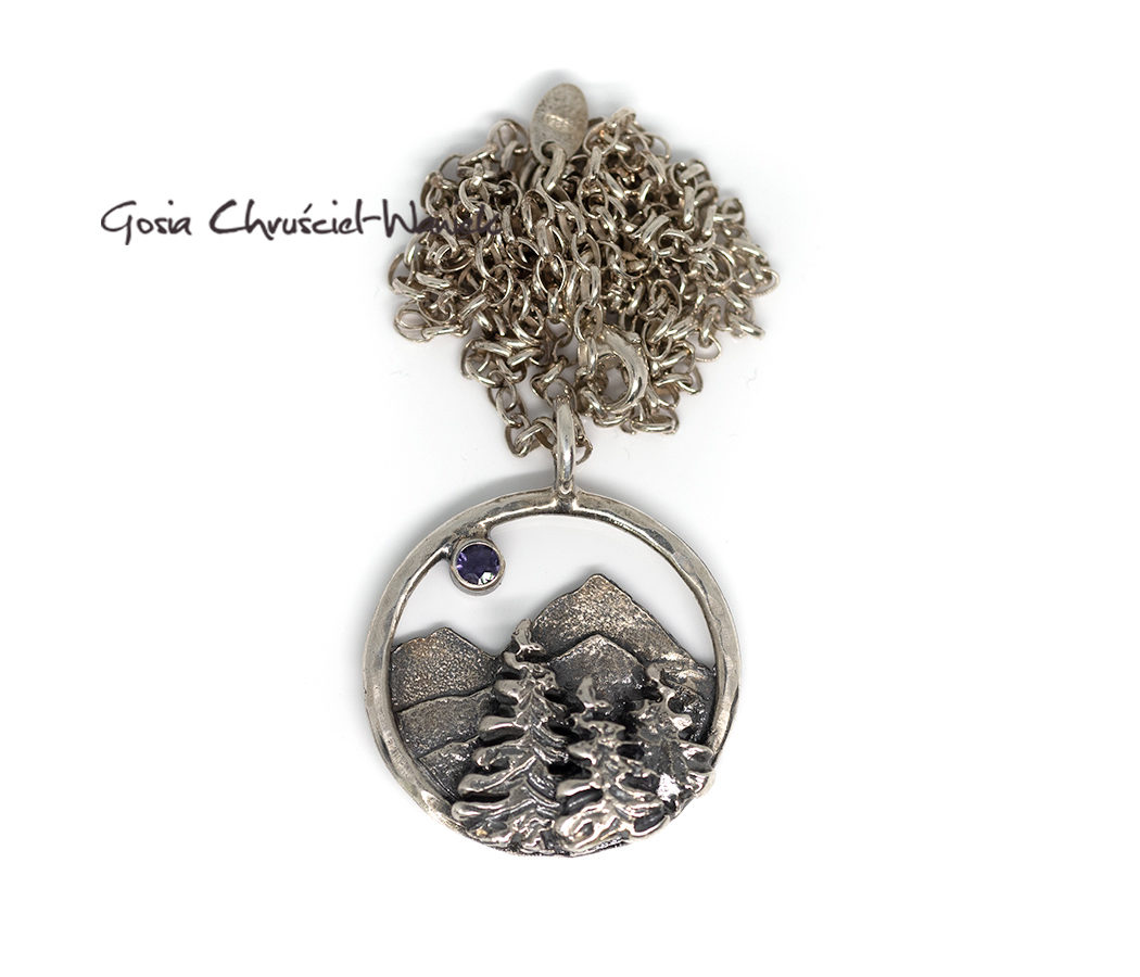 Naszyjnik góry z iolitem Naszyjnik góry z iolitem