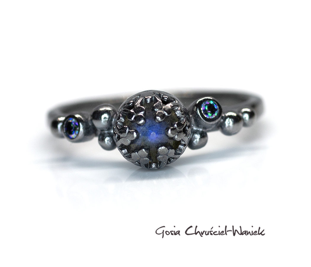 Pierścionek z labradorytem i moissanitami