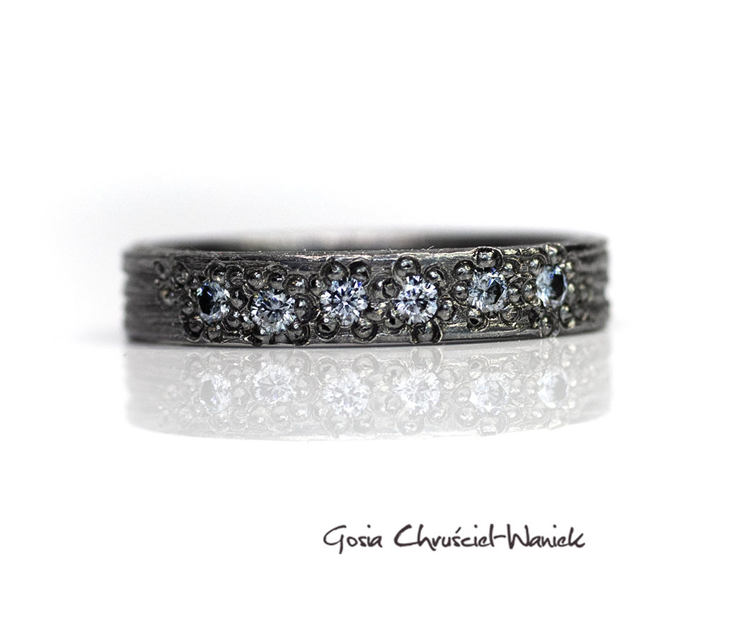 Srebrna obtrączka z kolekcji Konstelacje z moissanitami