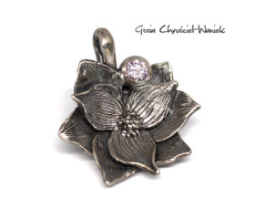 Srebrny wisior „Magnolia” z moissanitem