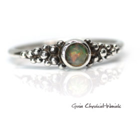 Opal w srebrnych kuleczkach